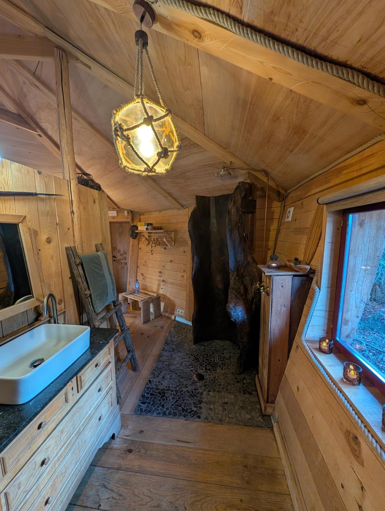 ספא B&B La Cabane Du Bois Dormant מראה חיצוני תמונה